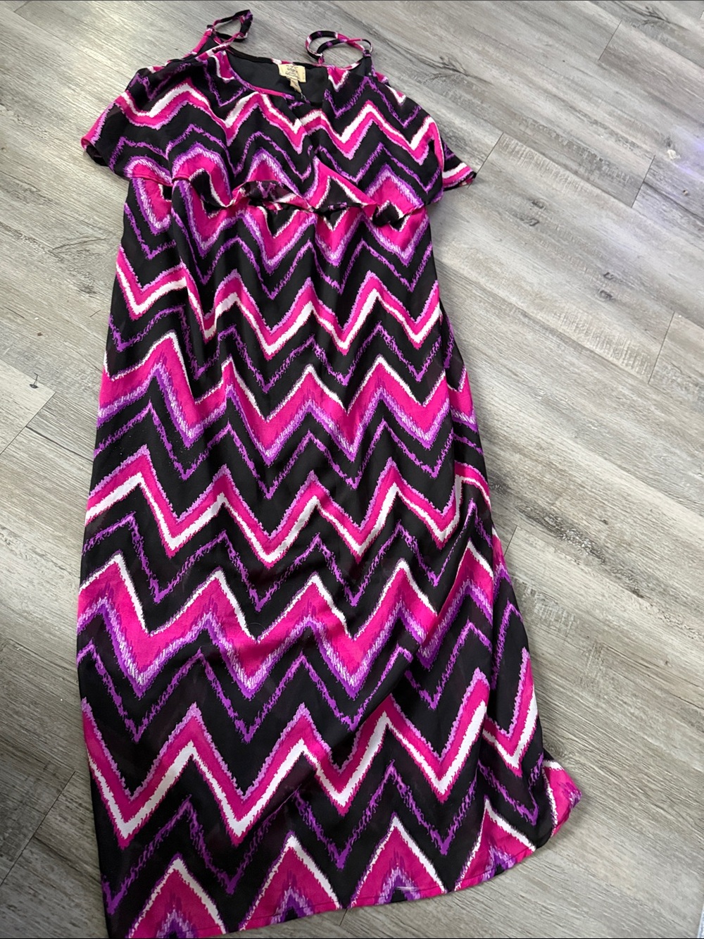 Sleeveless Chevron Maxi Dress in Pink and Black